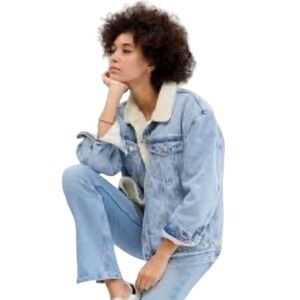GAP Denim Sherpa Lined Trucker Jacket‎ Light Wash Blue Women's Size M